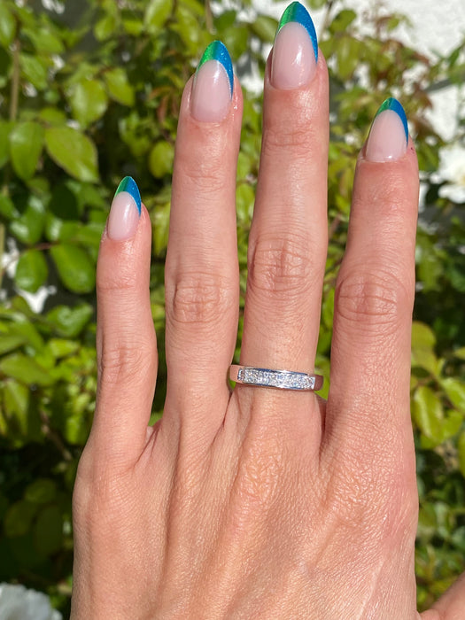 14k white gold invisible set diamond ring size 6.5