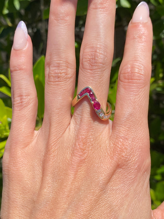 Vintage 18K Gold Ruby & Diamond Chevron Wave Ring