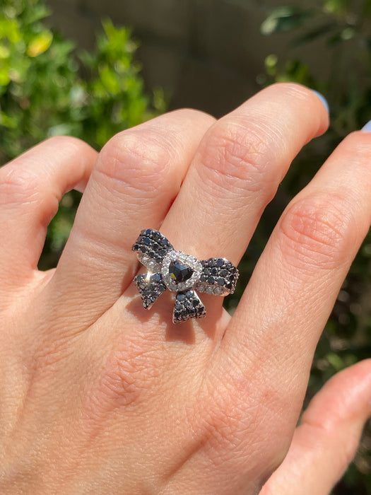 Vintage 18K White Gold Black & White Diamond Heart Bow Ring