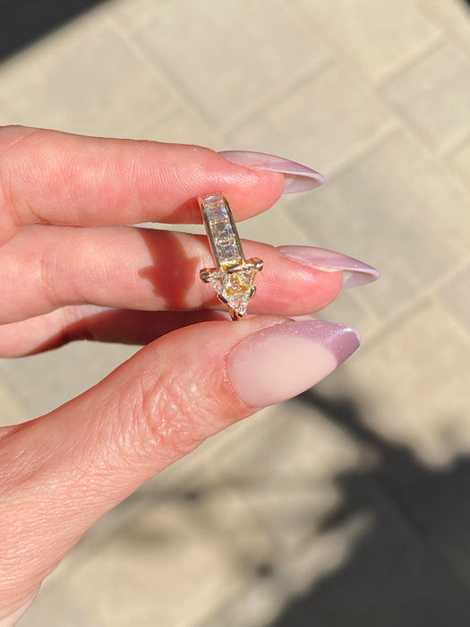 Vintage 18K Gold Diamond Arrow Ring – 1.7 TCW Asscher & Trillion Cut Natural Diamonds, Size 5