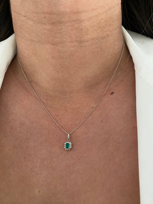 Platinum emerald diamond necklace