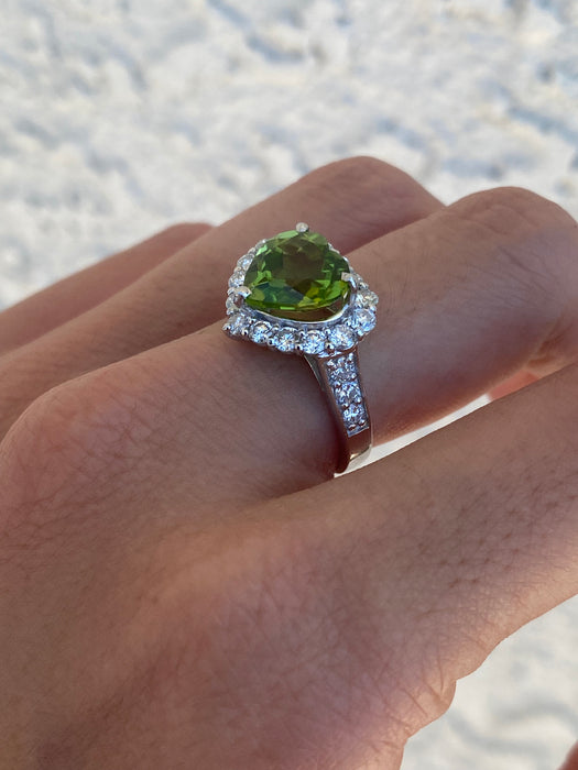 Platinum 950 peridot heart diamond ring size 6.5