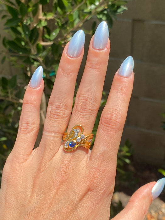 Vintage 18K Gold Wavy Blue Sapphire & Diamond Ring Size 6