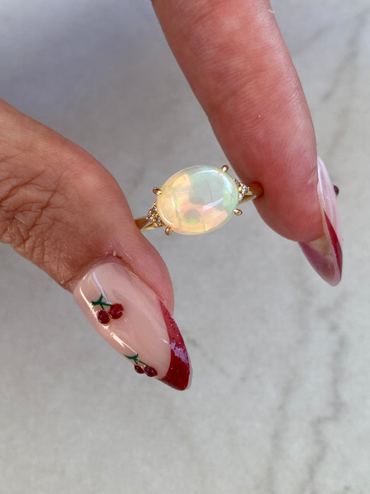Vintage 18K Gold Opal & Diamond Ring