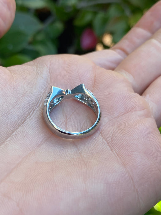 Platinum 900 aquamarine bow diamond ring 5.75