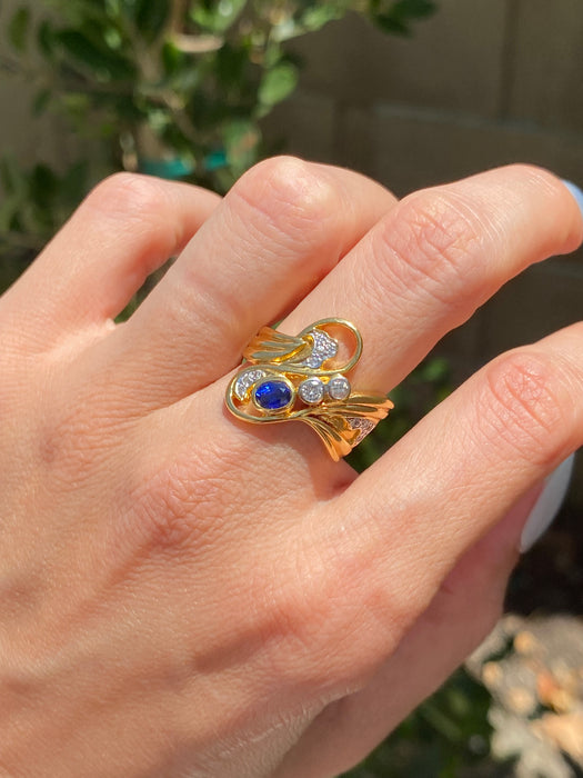 Vintage 18K Gold Wavy Blue Sapphire & Diamond Ring Size 6