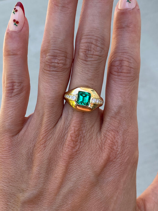 Vintage 18K Gold Emerald & Diamond Signet Ring