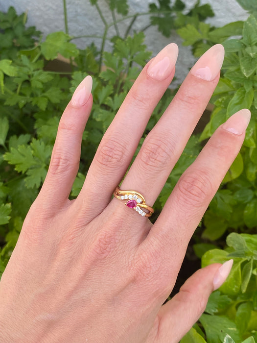Vintage 18K Ruby & Diamond Wavy Triple Band Ring – Size 6.5