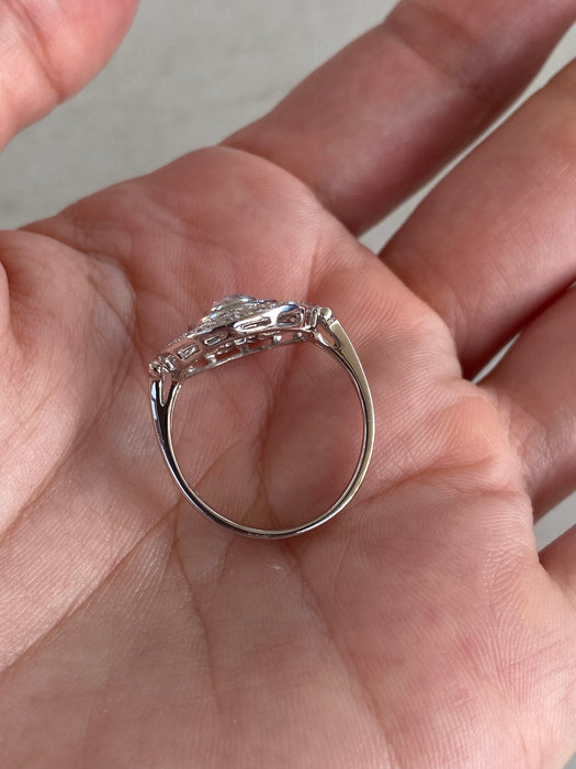 Vintage 18k White Gold Art Deco Diamond Ring