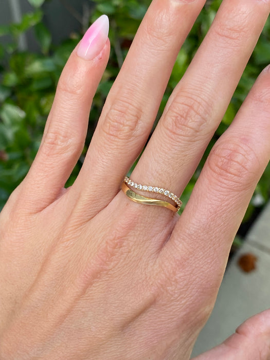 Vintage 18K Gold Diamond Wave Ring – Two Row Wavy Band