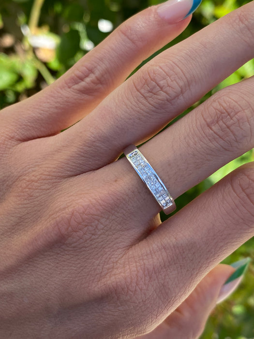 14k white gold invisible set diamond ring size 6.5