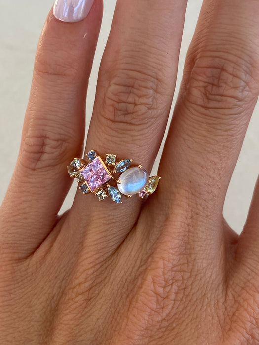 Vintage 18K Rose Gold Invisible Set Sapphire & Moonstone Gemstone Ring