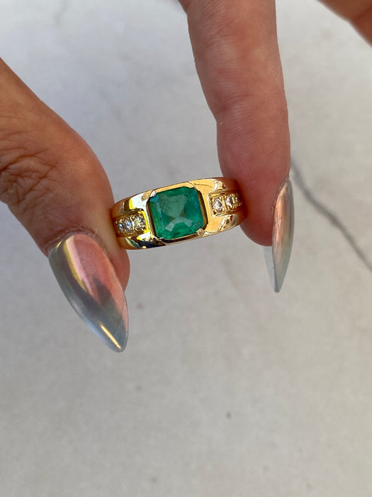 Vintage 18K Gold Emerald & Diamond Ring