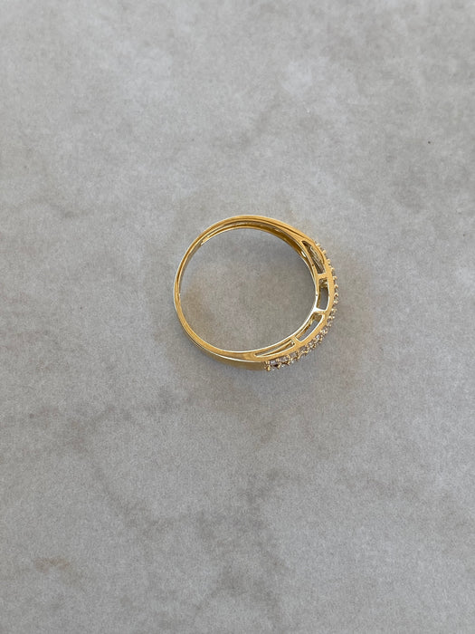 18K Natural Baguette & Round Diamond Wavy Ring