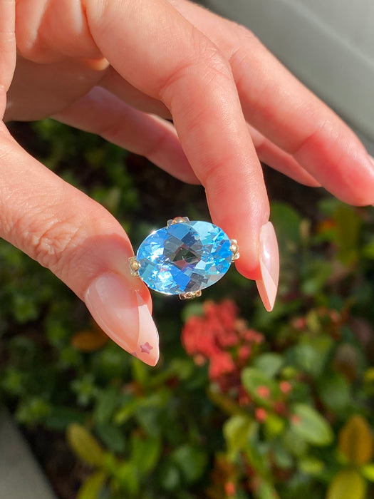 Vintage 14K Gold East-West Oval Blue Topaz Ring