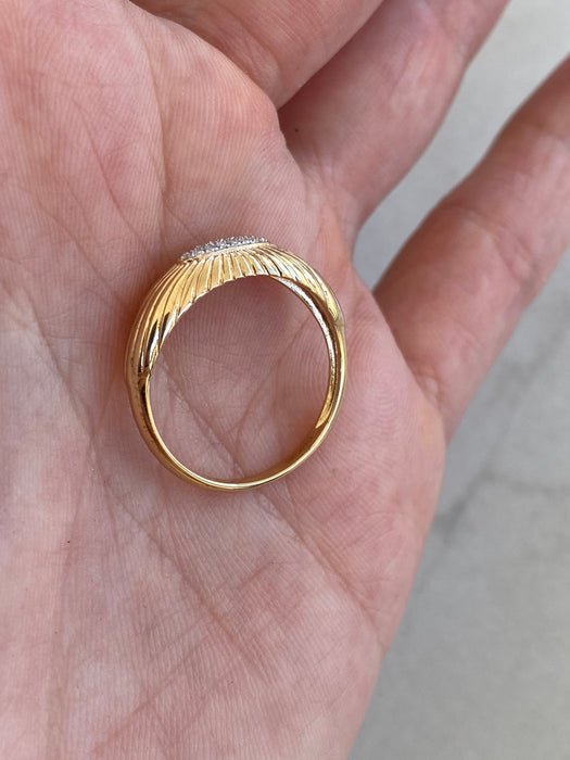 14K Gold Fluted Diamond Oval Ring