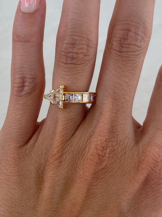 Vintage 18K Gold Diamond Arrow Ring – 1.7 TCW Natural Diamonds