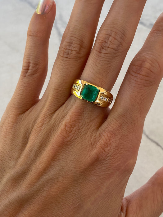 Vintage 18K Gold Emerald & Diamond Ring