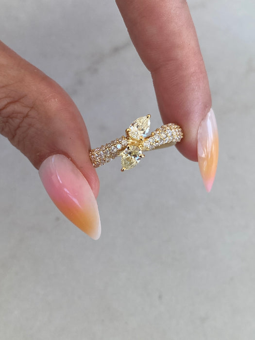 Vintage 18K Natural Diamond Pear Bypass Ring