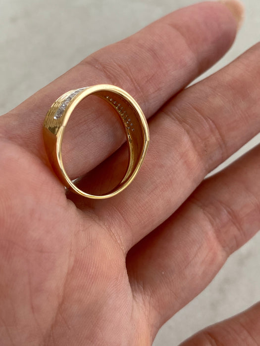 14K Wavy Diamond Band Ring