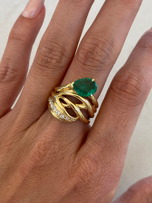Vintage 18K Gold Emerald & Diamond Ring