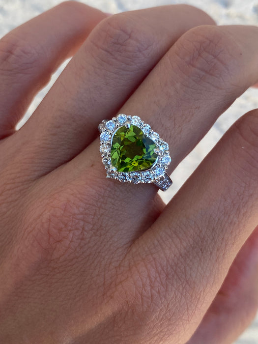Platinum 950 peridot heart diamond ring size 6.5
