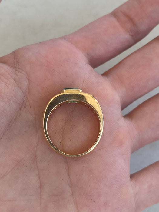 Vintage 18K Gold Emerald & Diamond Ring