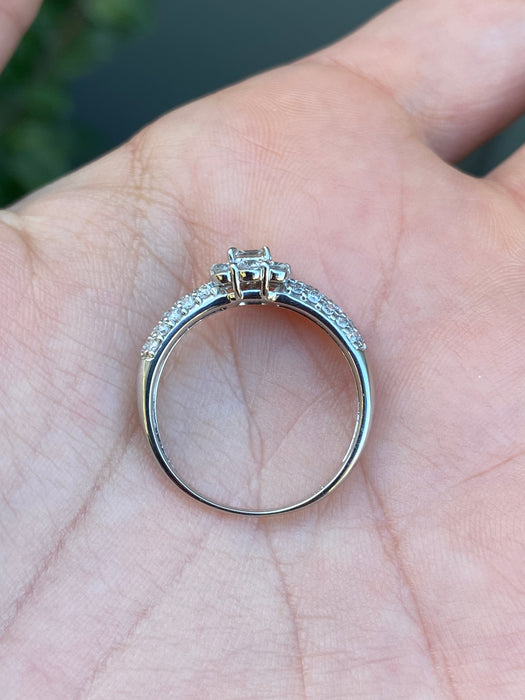 Platinum 900 diamond ring size 7.75