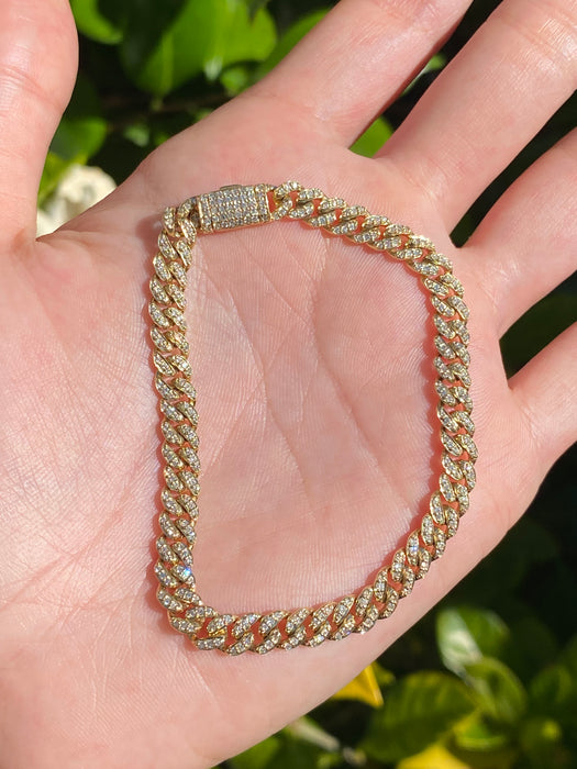 14k diamond curb bracelet 6.75”