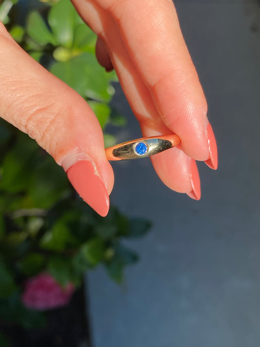 14k flush set blue sapphire ring size 6.25