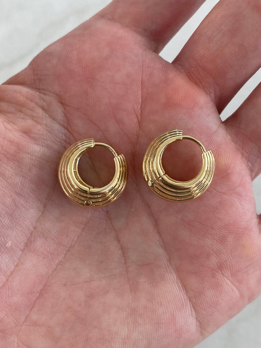 Vintage 14K Gold Huggy Hoop Earrings