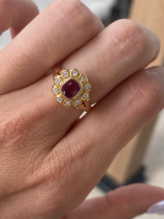 Vintage 18K Ruby & Diamond Flower Ring