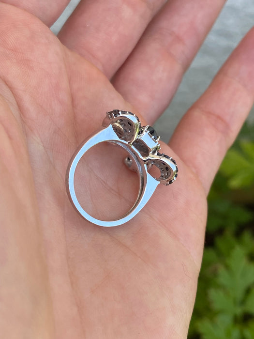 Vintage 18K White Gold Black & White Diamond Heart Bow Ring