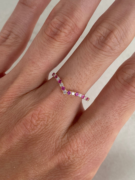 18K Gold Diamond & Ruby Chevron Ring | Size 7.25