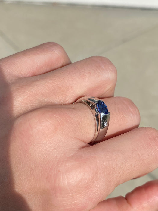 Platinum 900 blue sapphire diamond ring size 6