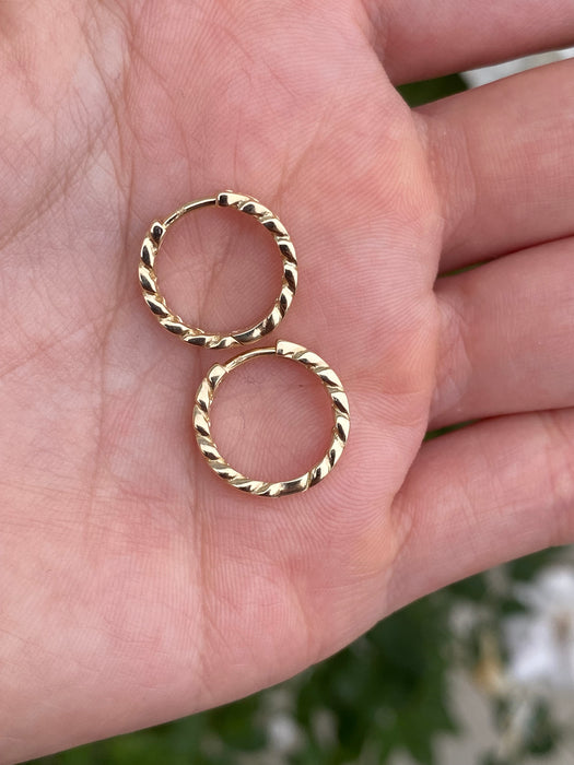 14k curb huggie earrings
