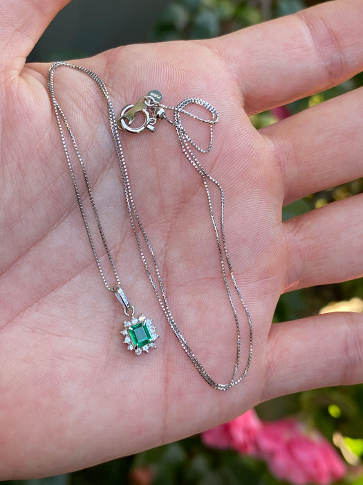 Platinum emerald diamond necklace