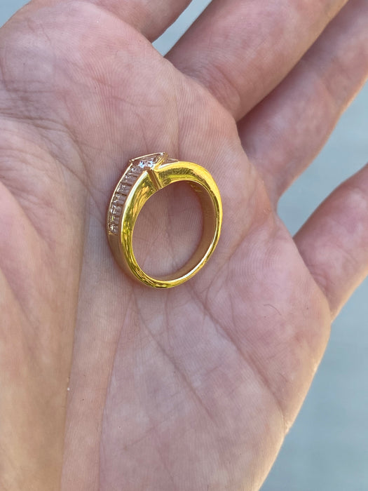 Vintage 18K Diamond Arrow Ring – Trillion & Baguette Diamonds – 1.13 TCW – Size 4
