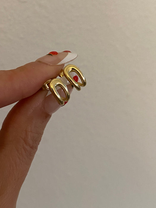 14K Gold Curved Paperclip Stud Earrings