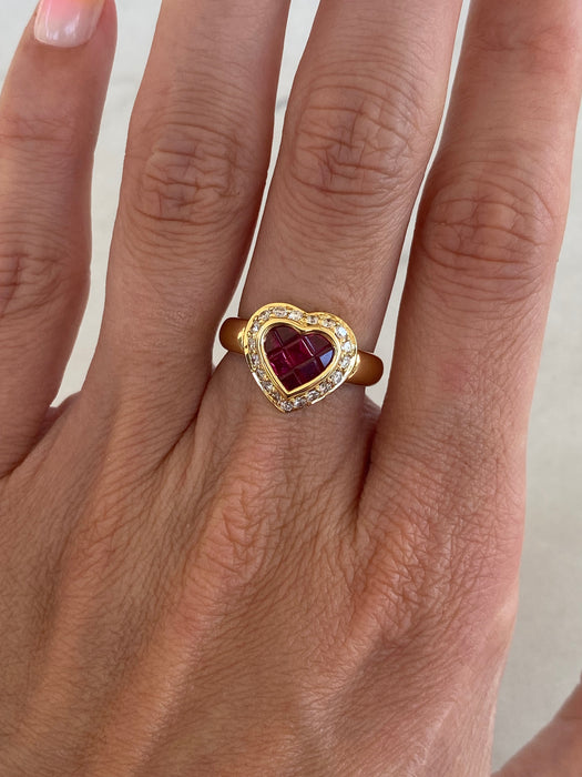 Vintage 18K Natural Ruby & Diamond Heart Ring