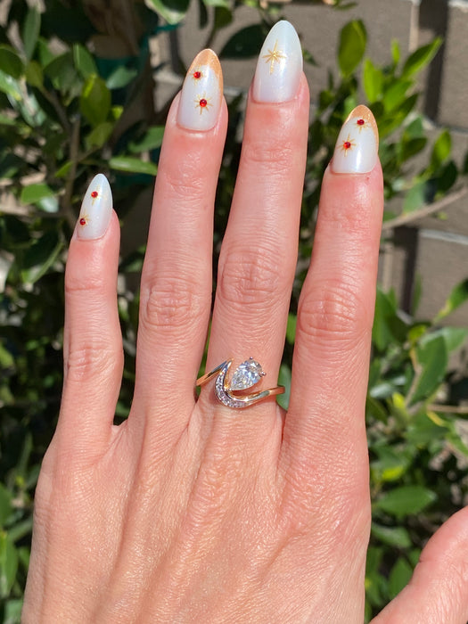 14K Gold Lab 1 Carat Pear Diamond Swirl Ring – VS Clarity, F Color, Size 7