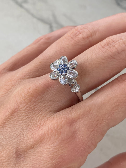 Vintage 18K White Gold Blue & White Sapphire Flower Diamond Ring – 1.85 TCW Sapphires