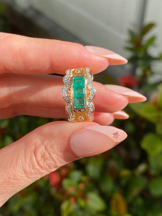 Vintage 18K Gold Emerald & Diamond Ring – Three-Stone Emerald Center – Size 7