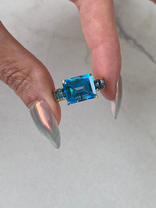 Vintage 18K  Blue Topaz Ring – 7.50 CT