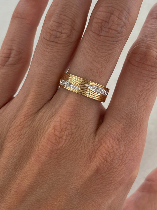 14K Wavy Diamond Band Ring