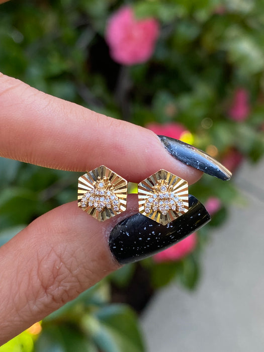 14k fluted diamond bee stud earrings