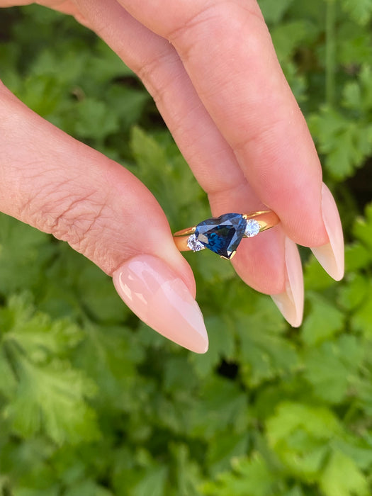 Vintage 18K Blue Sapphire & Diamond Heart Ring Size 6.5