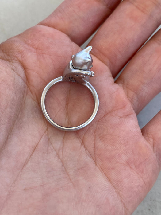 Vintage 18K White Gold Brushed Finish Cat Ring