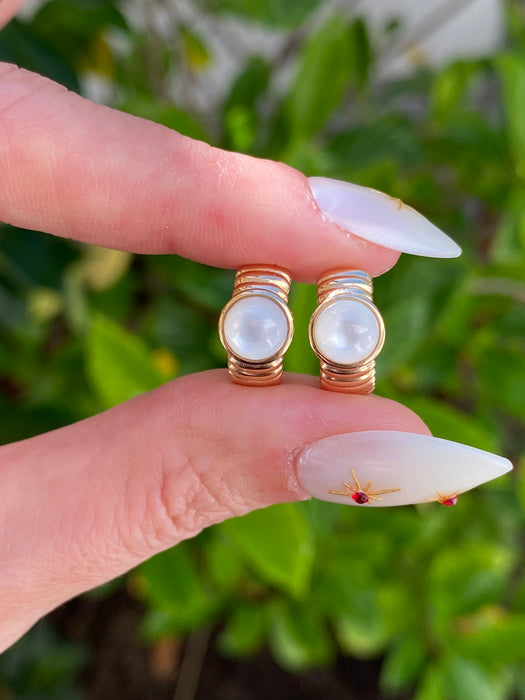 14k Gold Mother of Pearl Ribbed Huggie Earrings