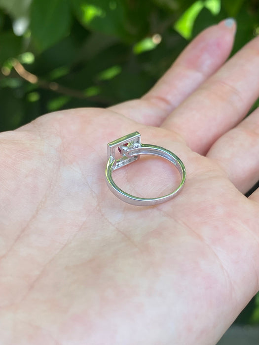 18k white gold diamond ruby heart ring size 5.5